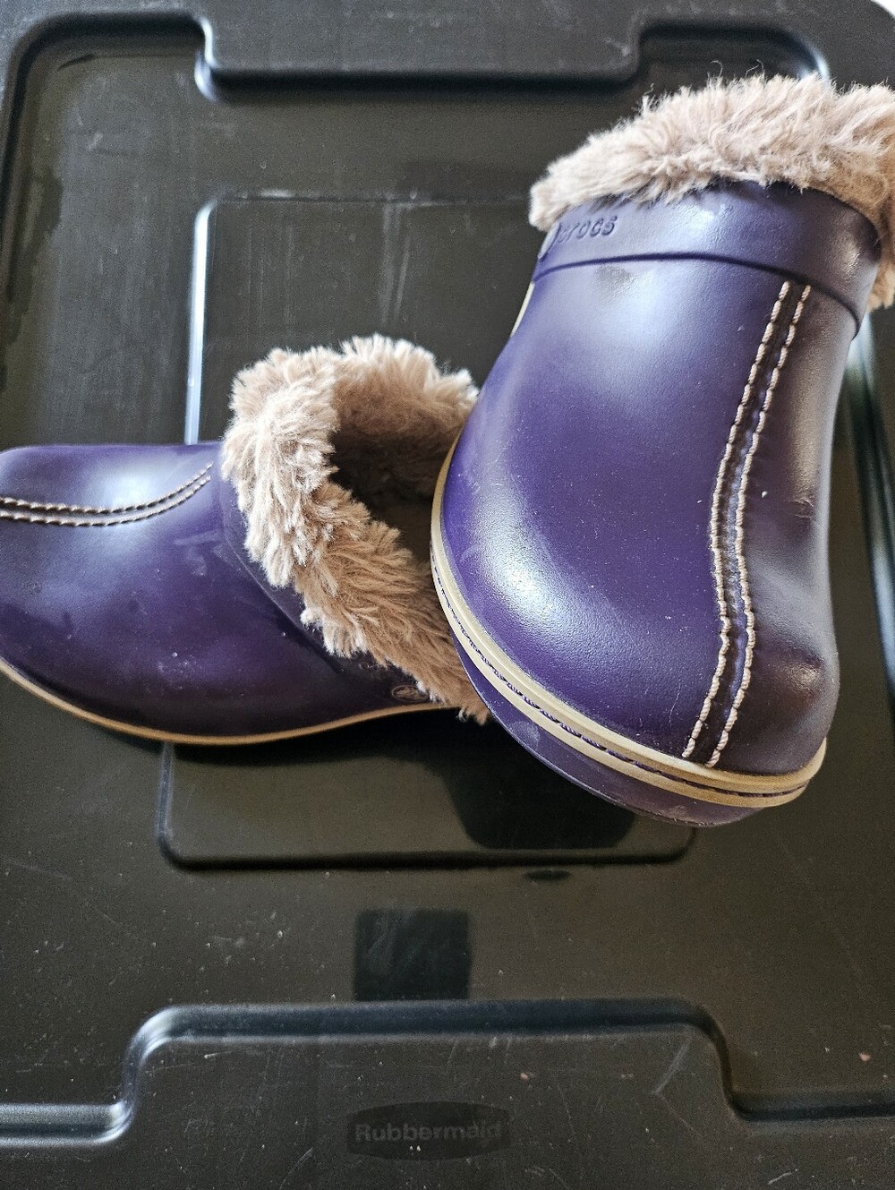 CROCS Purple Faux-Fur Lined Women's Slip-On Clogs Size 8
